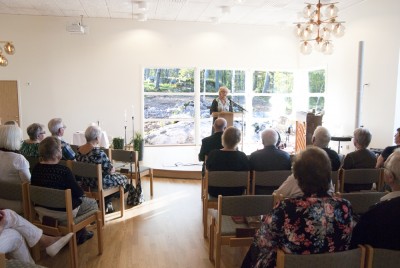 Invigning-2-Ruth-halsar-forsamlingen-valkommen.jpg